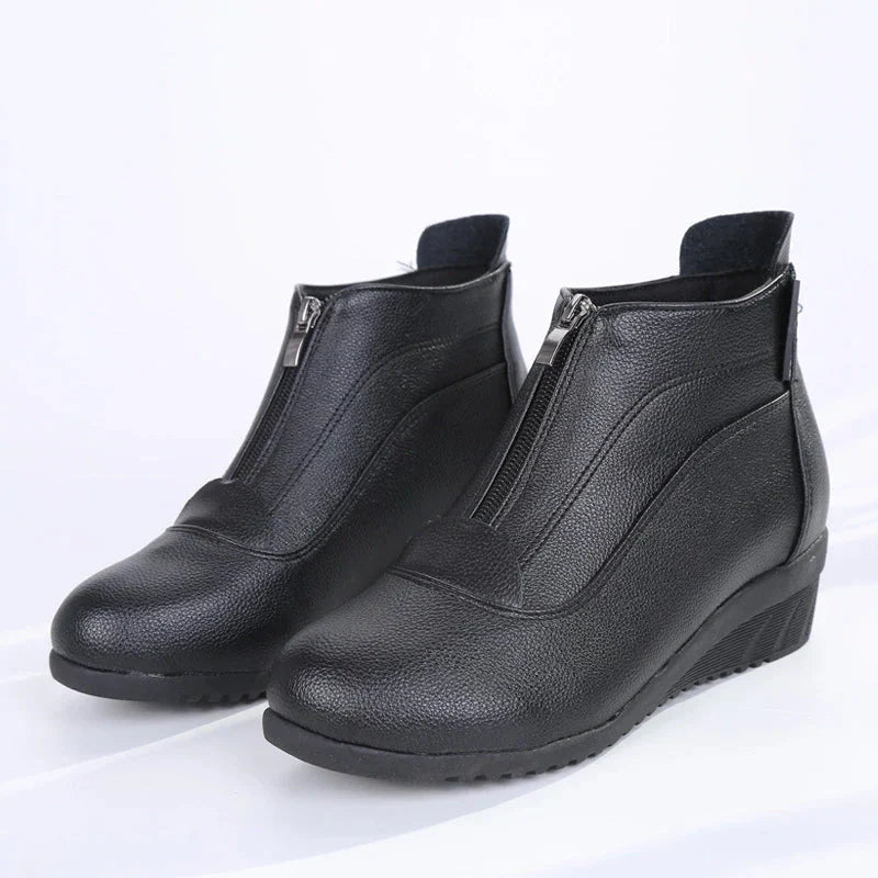 Bota de Couro Cano Curto Feminina Megan